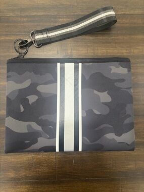 HAUTE SHORE Gray Camo Wristlet with Center Stripes